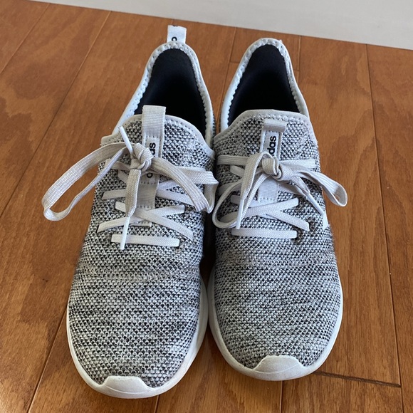 Women’s Adidas Cloudfoam sneakers size 6 - Picture 2 of 5